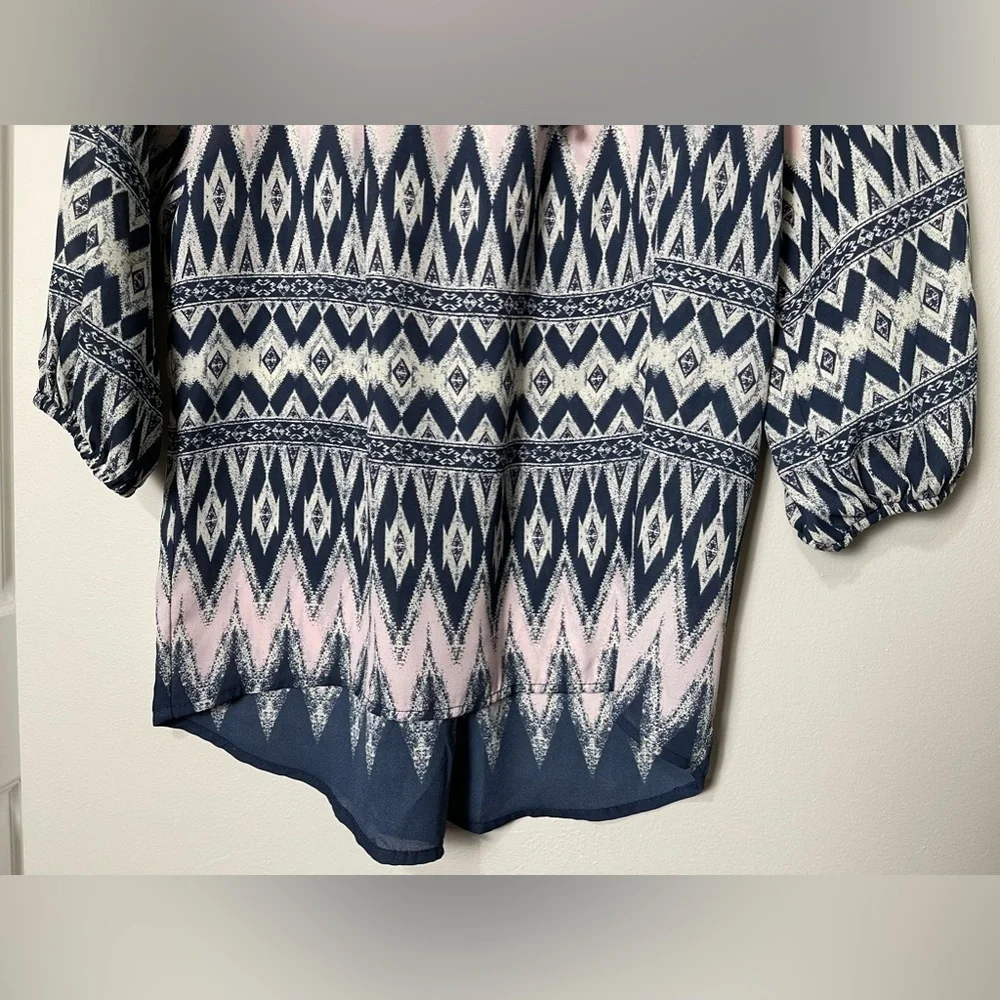 Jolt NWOT 3/4 Sleeve Hi-Low Chevron Blouse - Picture 3 of 7